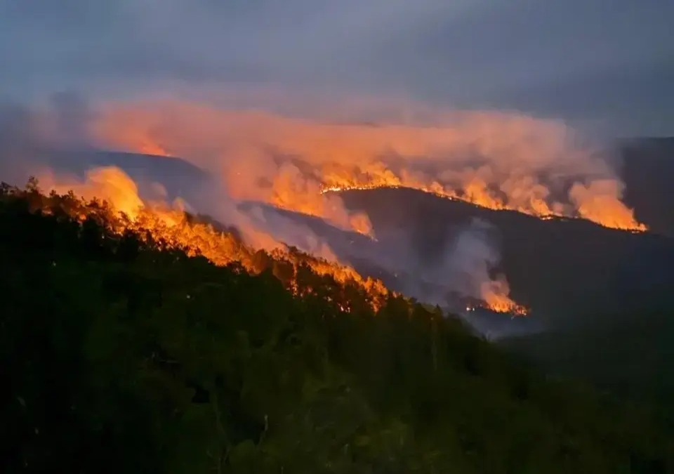 Incendios en Sierra de Bahoruco: Naturaleza y Actividades Humanas en el Ojo del Huracán