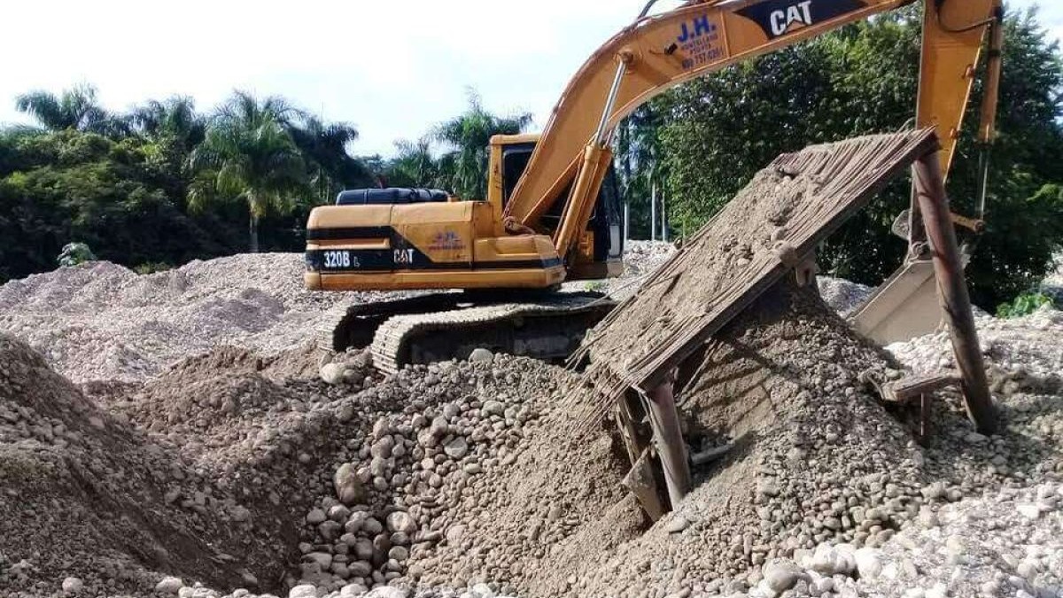 Medio Ambiente Intensifica Medidas Contra la Extracción Ilegal en Ríos