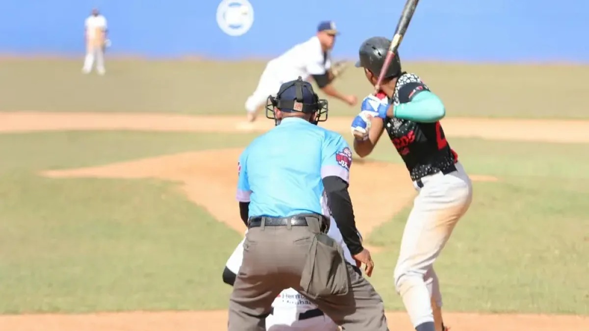 Atléticos de Puerto Plata Inician Semifinales con Triunfo Emocionante