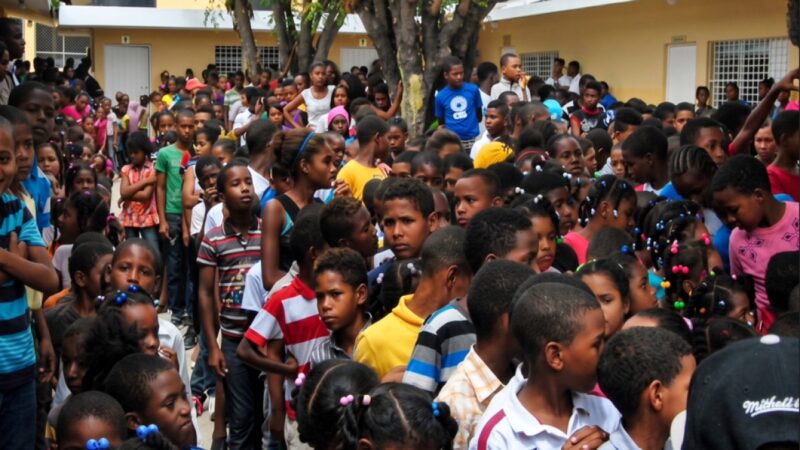 Edeeste Impulsa la Educación con Donación de Útiles Escolares en Miches