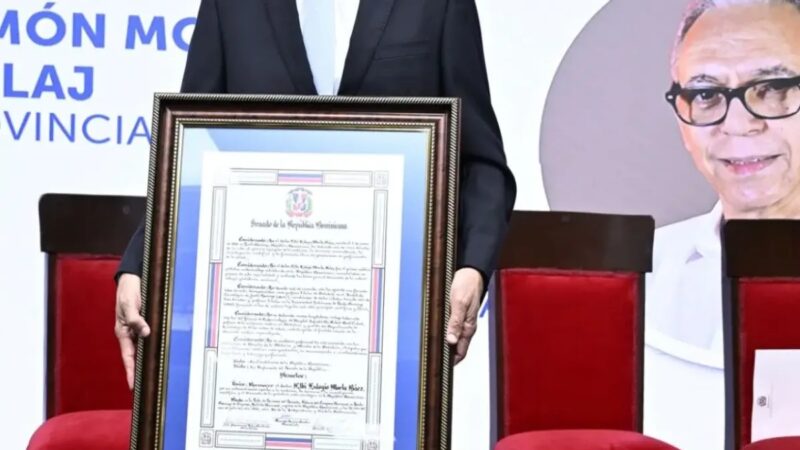 Senado Dominicano Honra a Elbi Morla, Pionero en Endocrinología Pediátrica