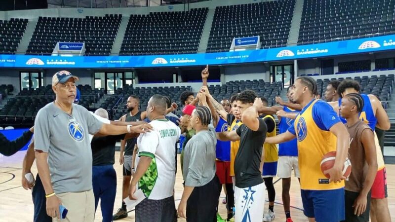 Mauricio Báez y San Carlos Inauguran el 50º Torneo de Baloncesto Distrital