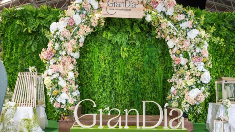 Lopesan Hotel Group Transforma Feria en Escenario de Boda Real