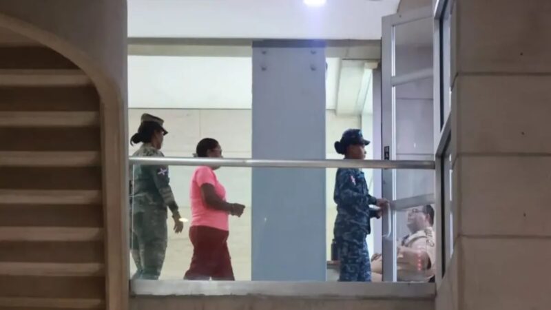 Operación SeNaSa 2.0: Médicos detenidos trasladados a Ciudad Nueva