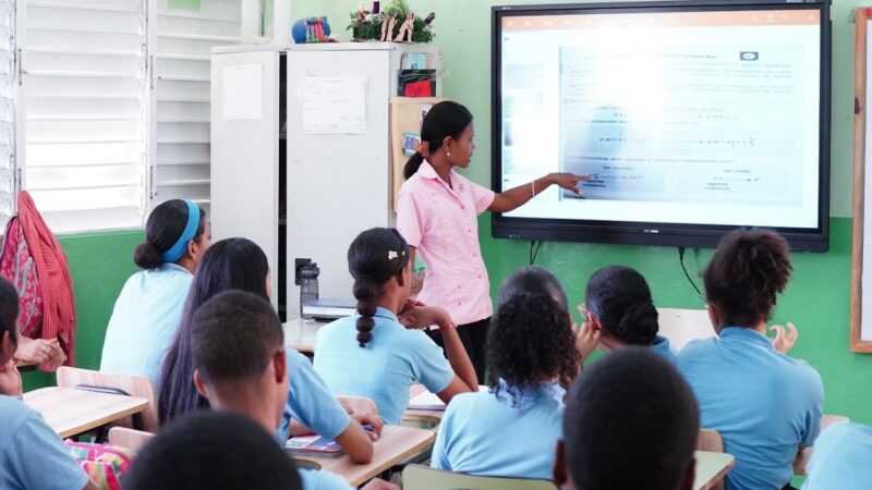 Educación Advierte a la ADP por Cambios en Horario Escolar