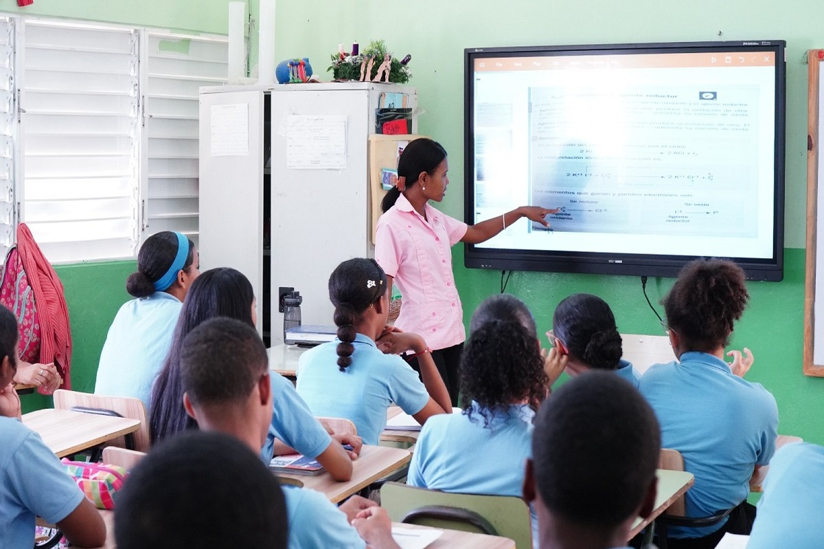 Educación Advierte a la ADP por Cambios en Horario Escolar