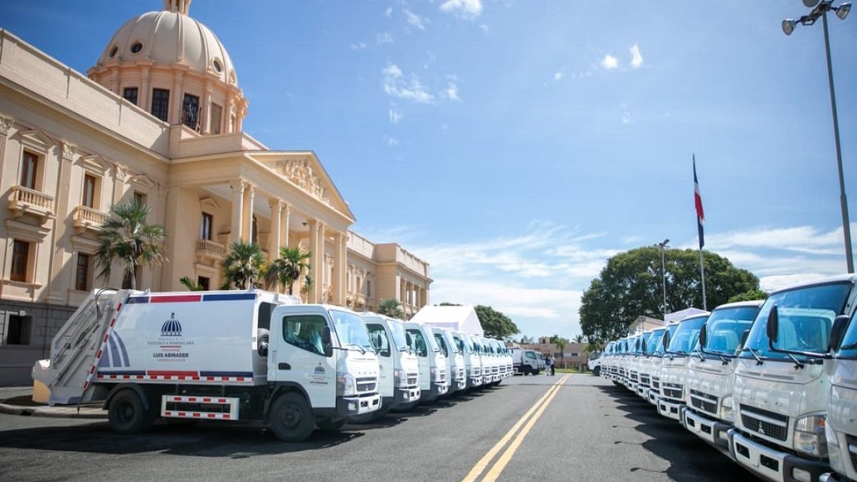 Gobierno Refuerza Recolección de Basura con 50 Nuevos Camiones Compactadores
