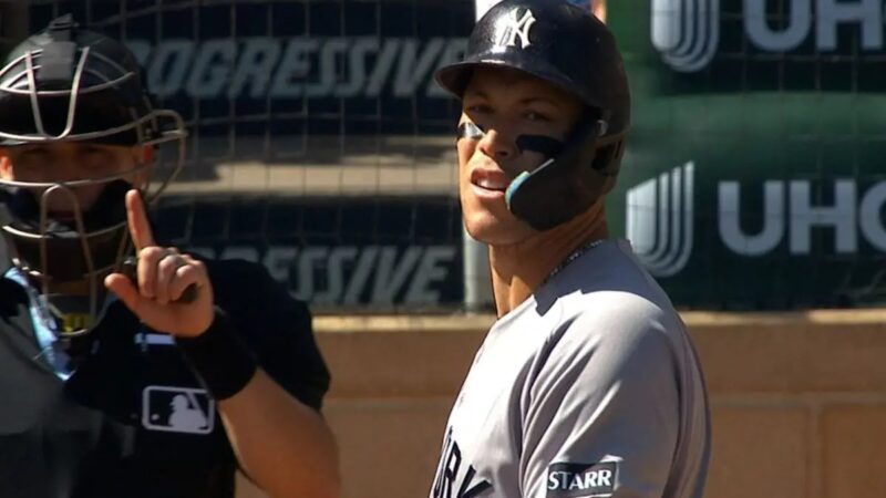 Aaron Judge Abandona Partido de los Yankees por Molestias en la Pierna