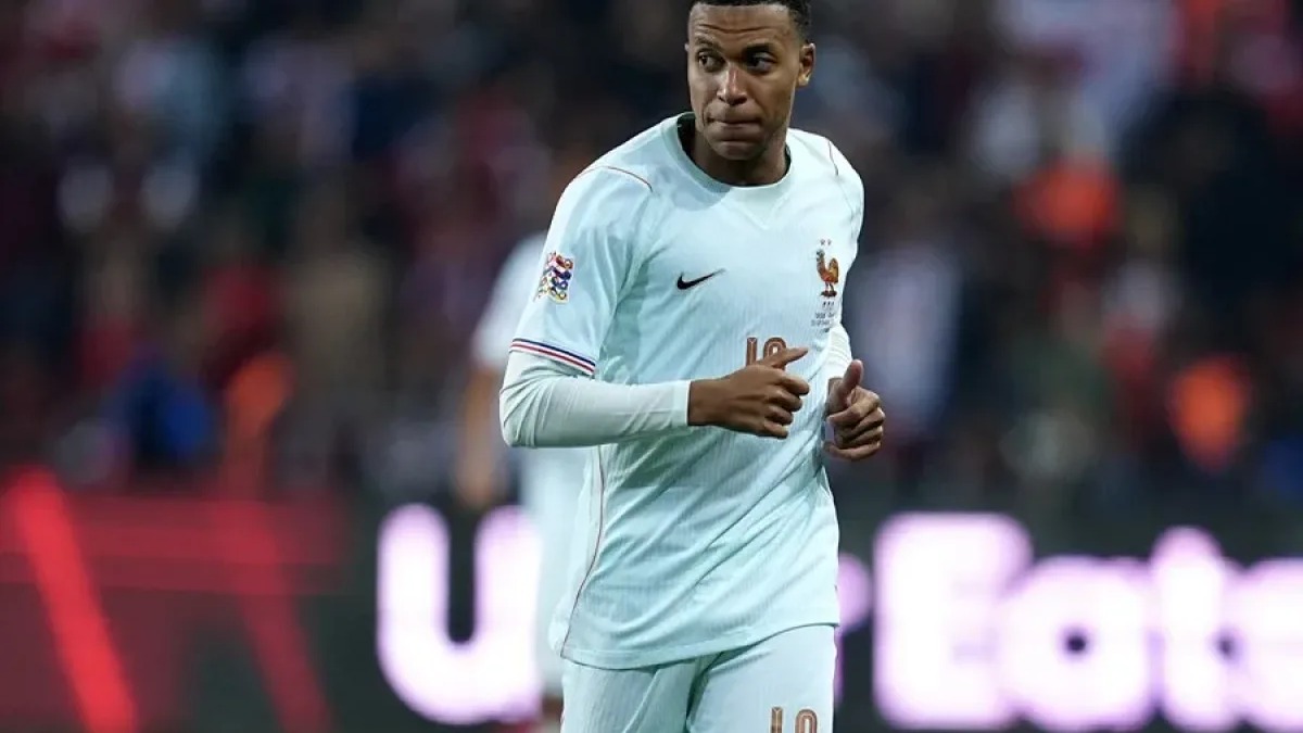 Kylian Mbappé fuera de juego por lesión en la rodilla