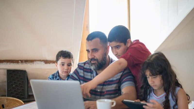 Desafíos de la Educación en la Era Digital: Formando Ciudadanos Íntegros