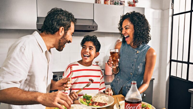 Coca-Cola Promueve la Conexión Humana con ‘El Mundo Puede Esperar’
