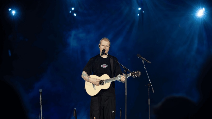 Ed Sheeran Bajo Fuego por Excluir a Macklemore de su Gira