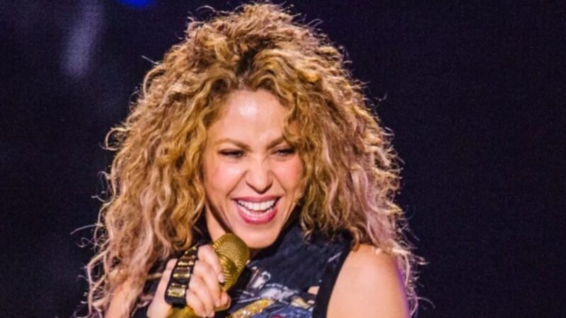 Shakira y Bad Bunny Triunfan en los Premios Juventud en Marbella