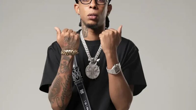 Yoan Retro Brilla con Certificaciones de Oro y Platino por ‘Bailo Rocky’