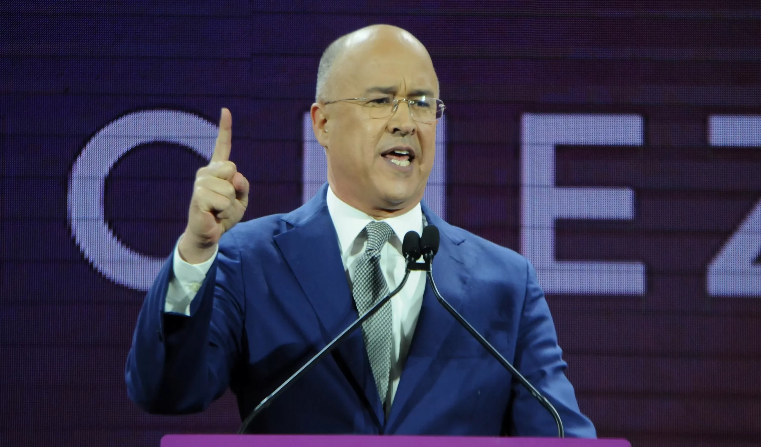 Domínguez Brito Apoya Suspensión de Consulta del PLD y Reafirma Aspiraciones Presidenciales