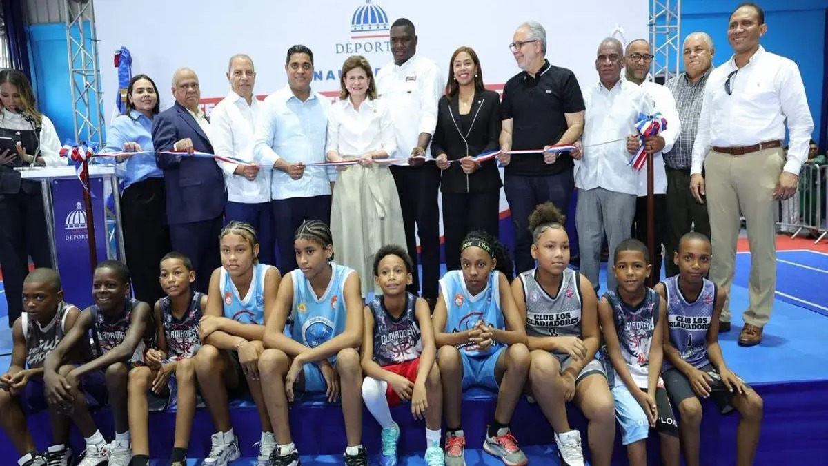 Raquel Peña y Kelvin Cruz Inauguran Renovado Multiuso en Guachupita