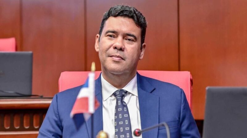 Senador del PRM destaca a Omar Fernández como el mejor candidato opositor
