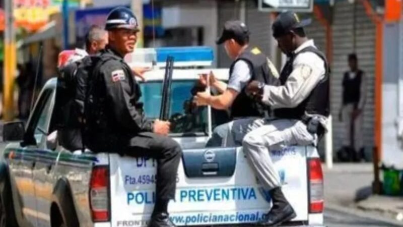 Delincuentes Desarman Patrulla en Santiago: Investigación en Marcha