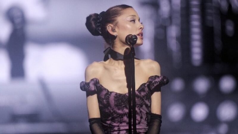 Ariana Grande se Retira Temporalmente de los Escenarios con Emotiva Despedida