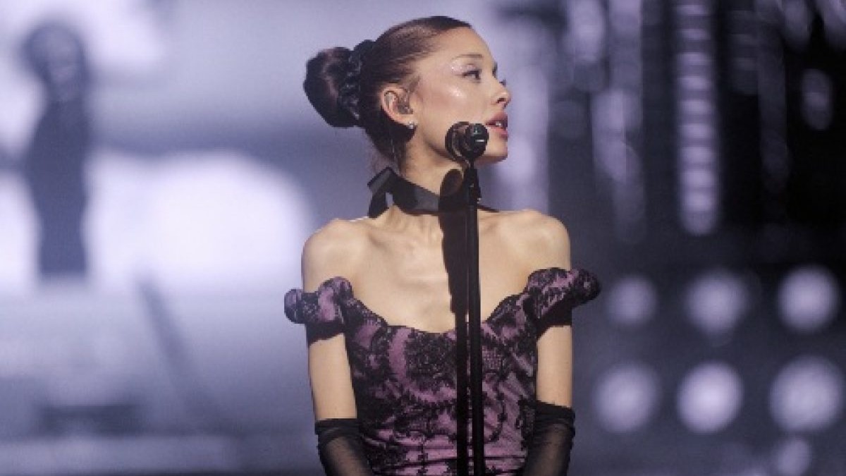 Ariana Grande se Retira Temporalmente de los Escenarios con Emotiva Despedida