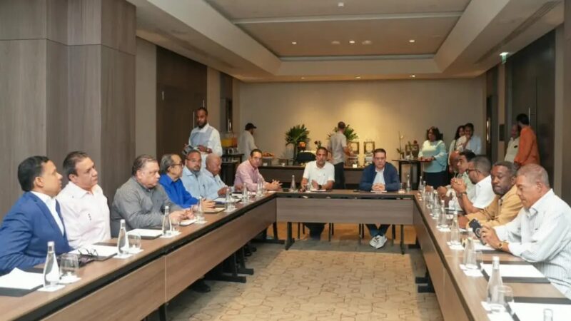 Gobierno y Transportistas Acuerdan Congelar Tarifas de Pasajes