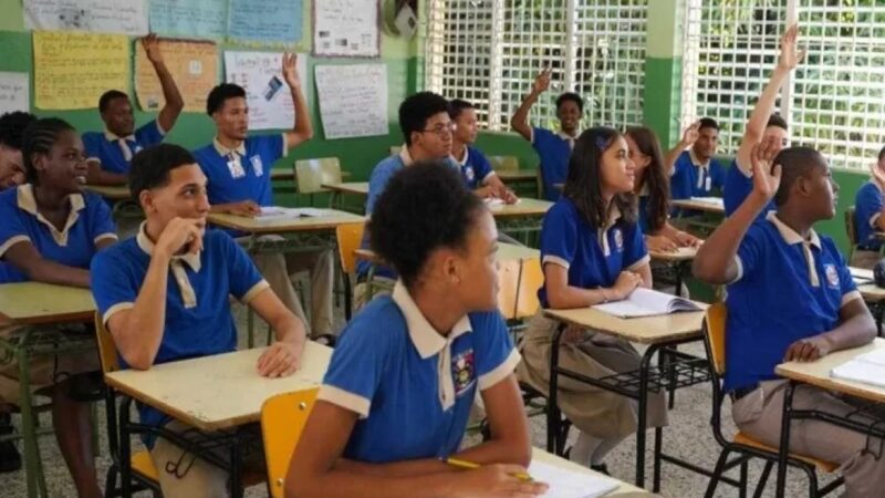Estudiantes Dominicanos Pierden Casi un Mes de Clases: Revelaciones de PISA 2025