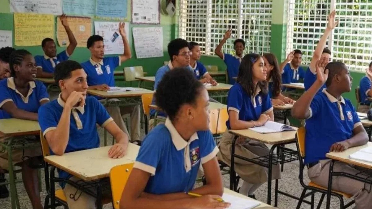 Estudiantes Dominicanos Pierden Casi un Mes de Clases: Revelaciones de PISA 2025