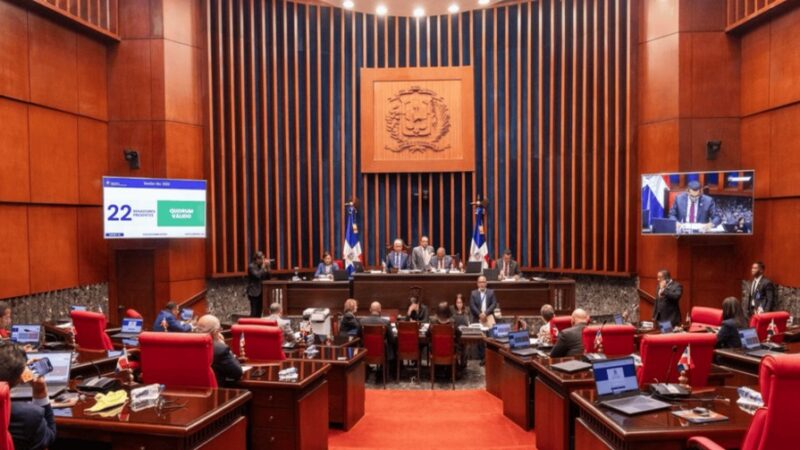 Senadores Instan a la ADP a Priorizar la Educación y Evitar Reducción de Horas de Clase