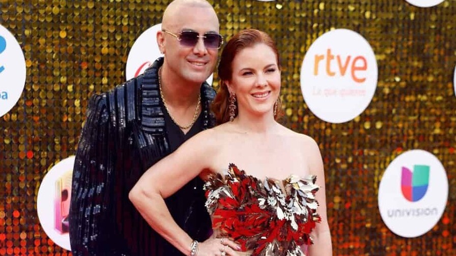 Shakira y Bad Bunny Brillan en los Premios Juventud en España
