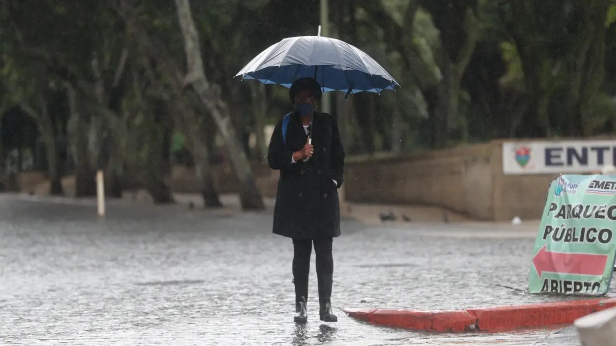 Onda Tropical Traerá Lluvias al País sin Amenaza de Tormenta