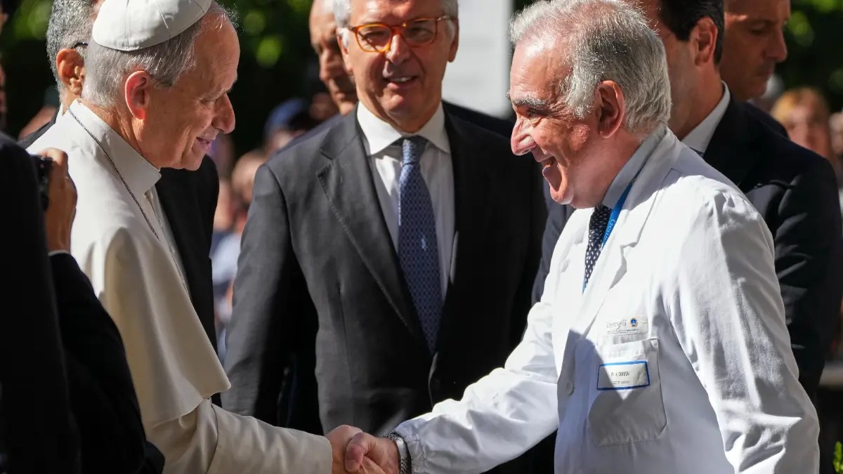 El Papa León XIV se Recupera Exitosamente de Cirugía Pulmonar en Roma
