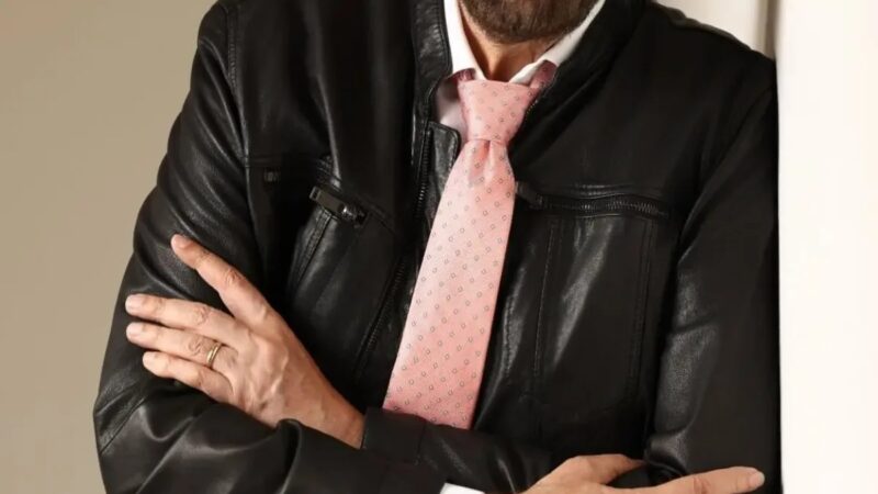 Juan Luis Guerra: El Maestro de la Discreción y el Éxito Musical