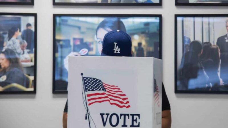 Votantes Latinos en EE.UU. Expresan su Descontento con Trump