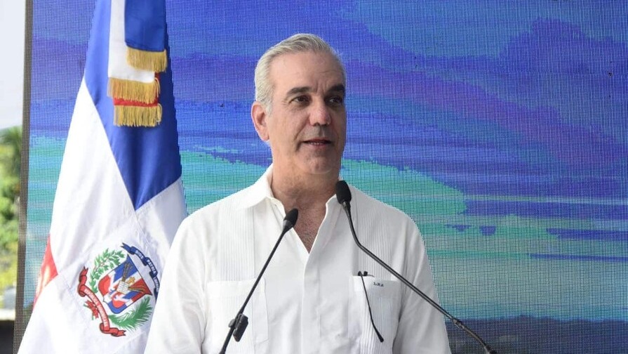 Luis Abinader Inaugura Crucial Puente en Maimón