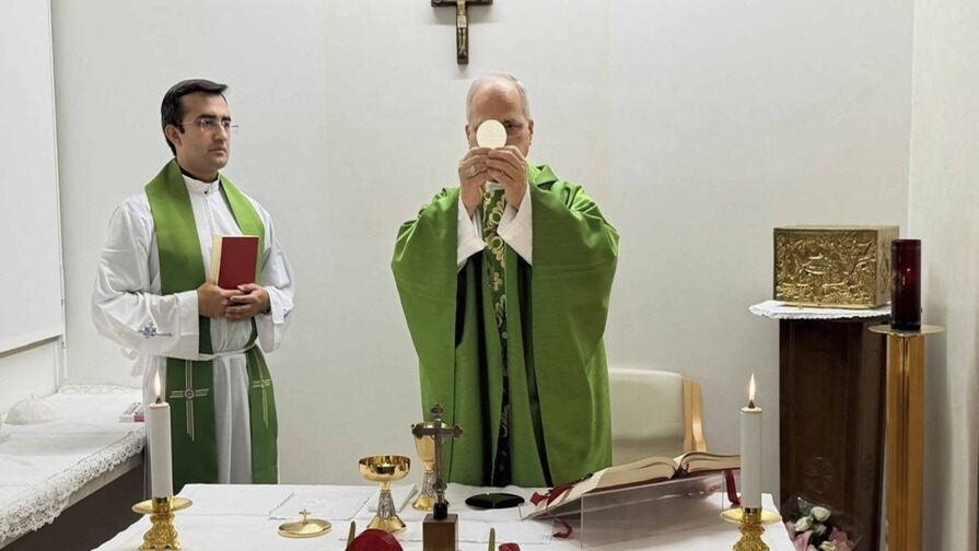 Papa León XIV se Recupera Favorablemente Tras Cirugía en Roma