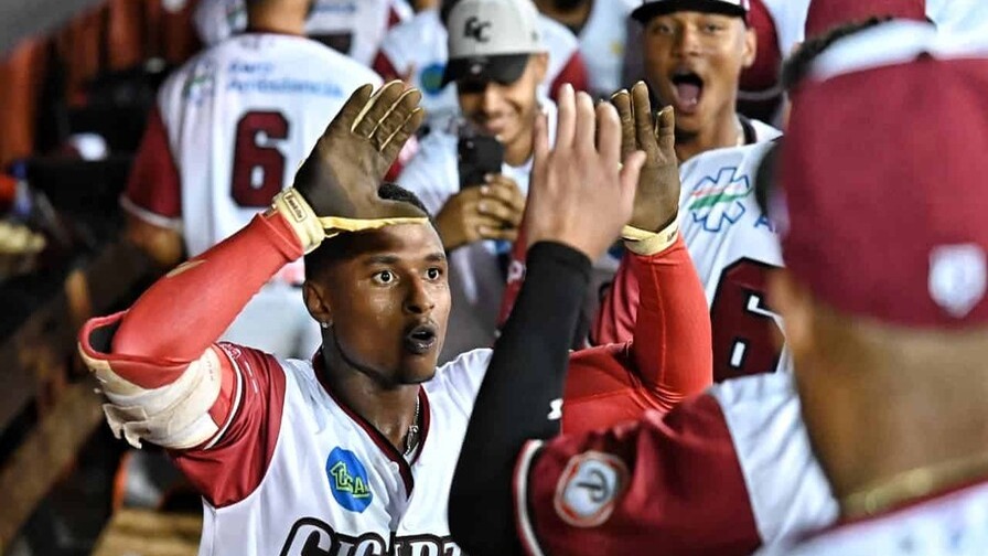 Gigantes del Cibao Inician con Victoria sobre Águilas Cibaeñas