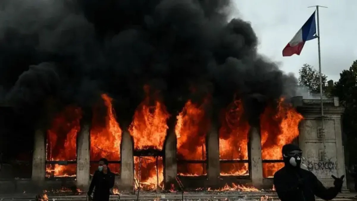 Francia en Crisis: Violentas Protestas Sacuden el País