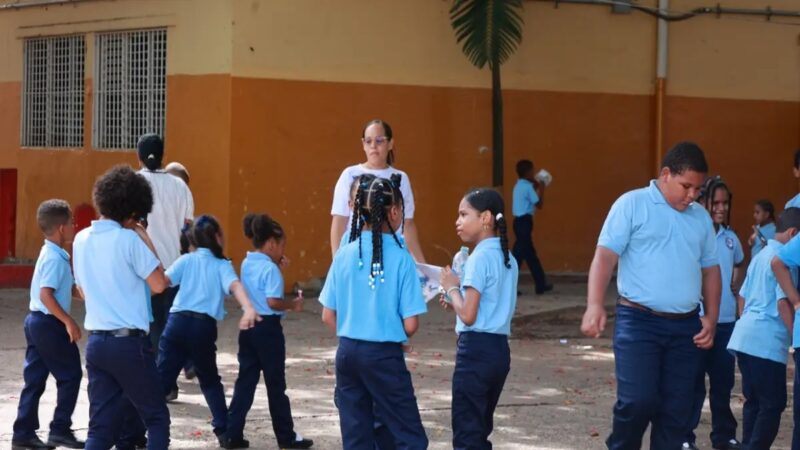 Desafíos Persistentes para Niñas Dominicanas a Pesar de Avances Educativos