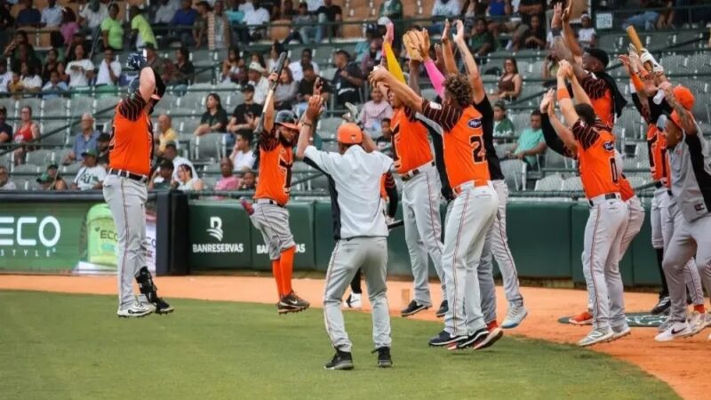 Toros del Este Superan a las Estrellas con Jonrones de Urbaez y Rodríguez
