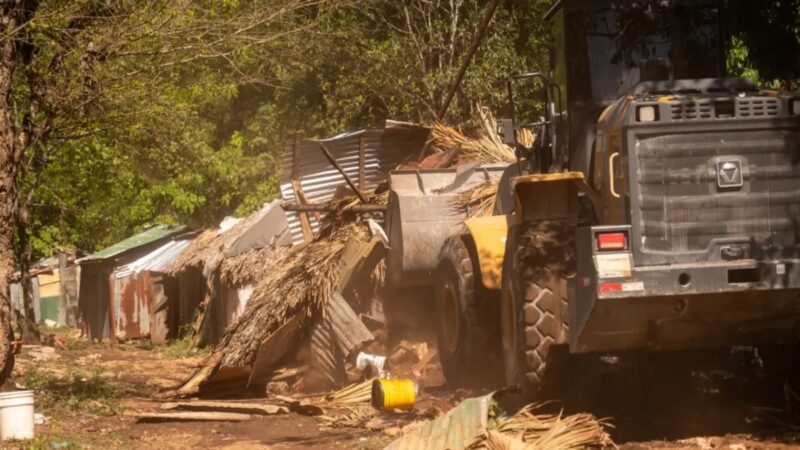 Desmantelan 73 Estructuras Ilegales en Hoyo Claro para Proteger Área Natural