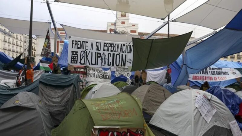 Persistente Acampada en Sol: Inquilinos Exigen Soluciones Habitacionales