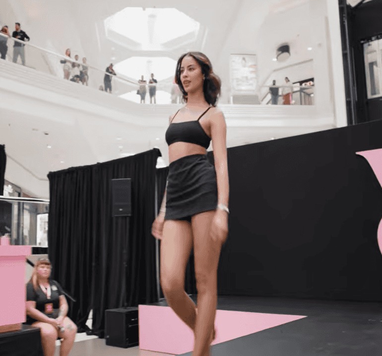 Andreína Martínez: La Dominicana que Brilla en Victoria’s Secret