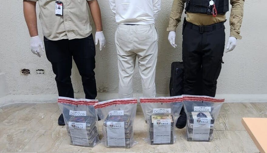 Detenido Español con 20 Paquetes de Cocaína en Punta Cana