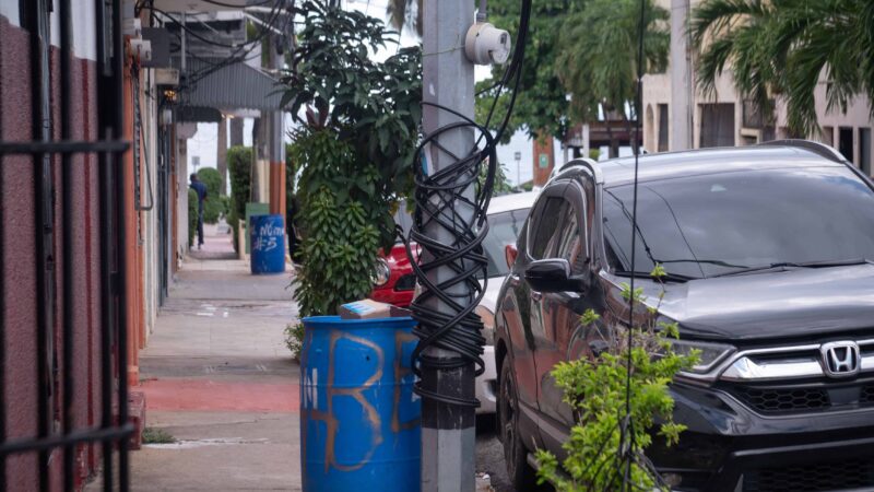 Exigen Acción Urgente para Retirar Cables Derribados en Santo Domingo