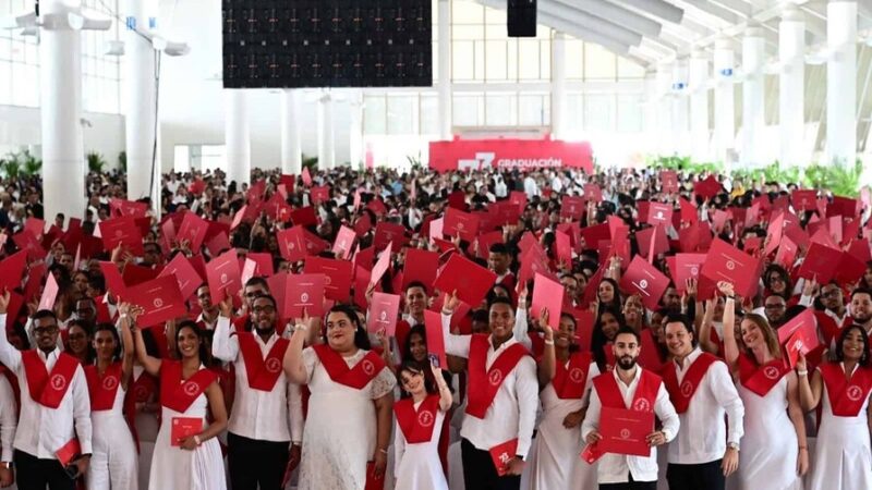 INTEC Celebra Graduación de 945 Nuevos Profesionales en Ceremonia Histórica