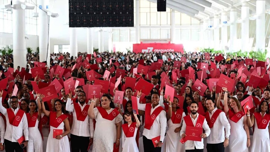 INTEC Celebra Graduación de 945 Nuevos Profesionales en Ceremonia Histórica