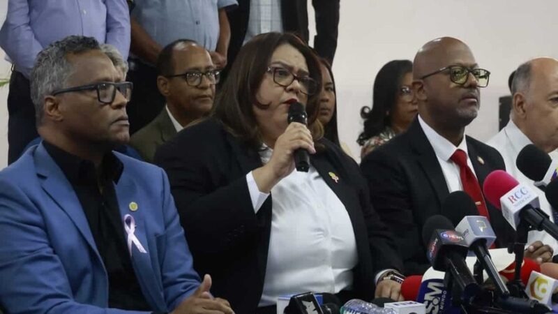 Médicos Dominicanos Anuncian Paro por Condiciones Laborales Críticas