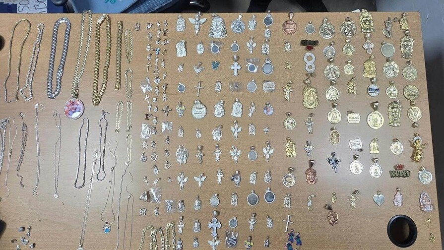 Recuperan Parte de las Prendas Robadas en Joyería de Santiago