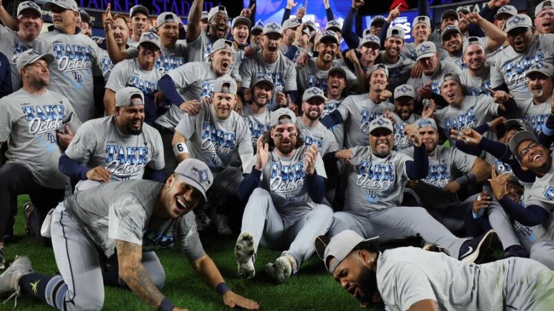 Tampa Bay y Dodgers avanzan en playoffs; Guardianes resisten