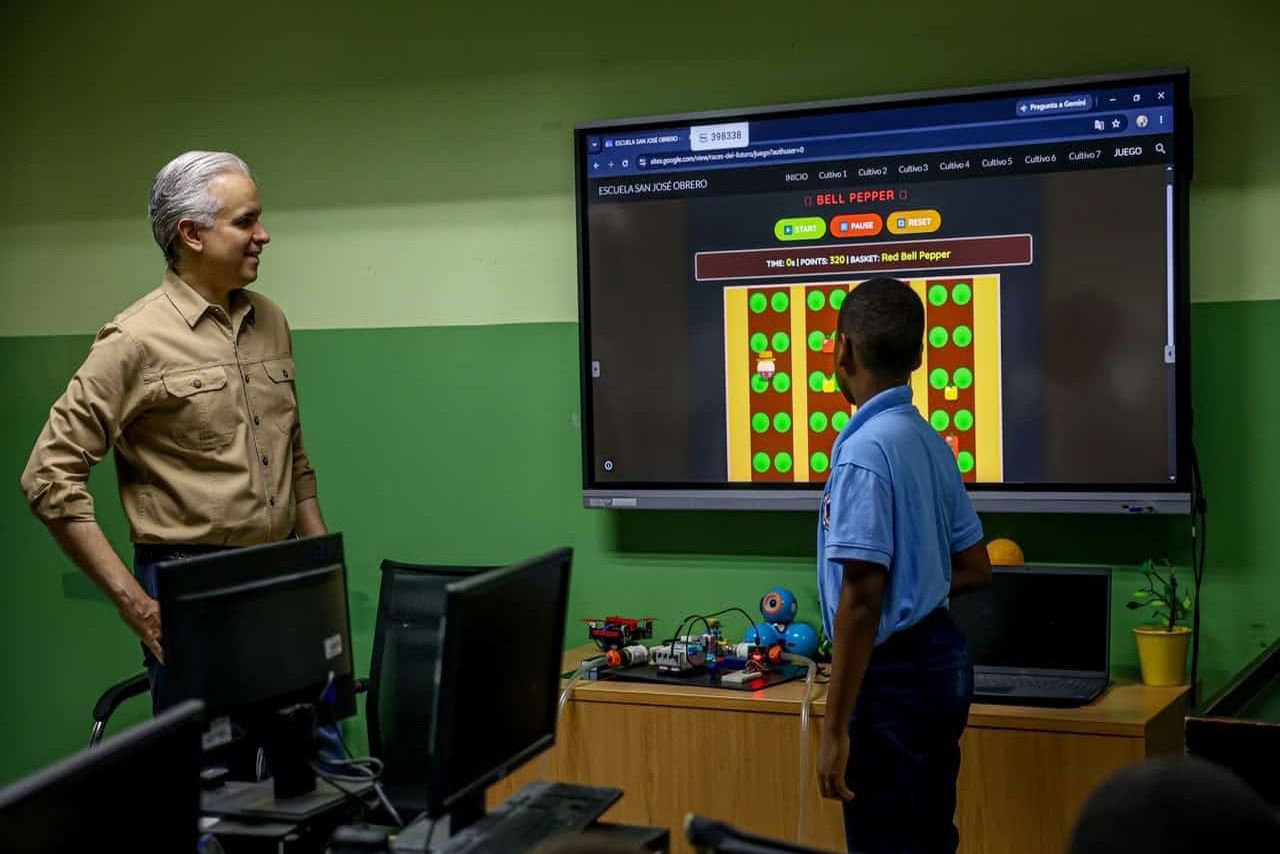 Innovadores Proyectos Estudiantiles Fusionan Tecnología y Medio Ambiente